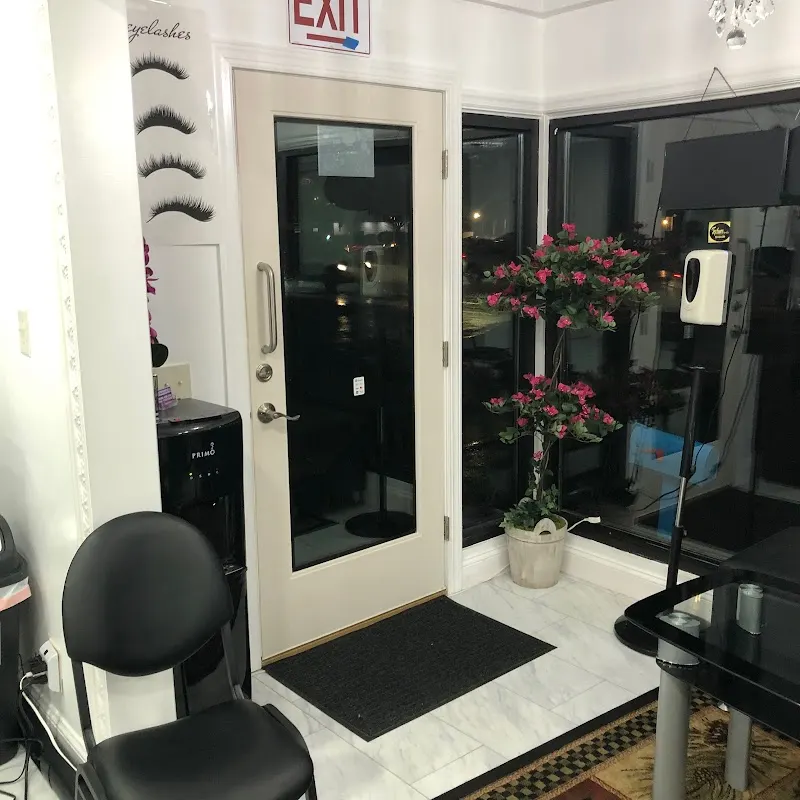 Art Threading Salon — Beauty salon in Colonie